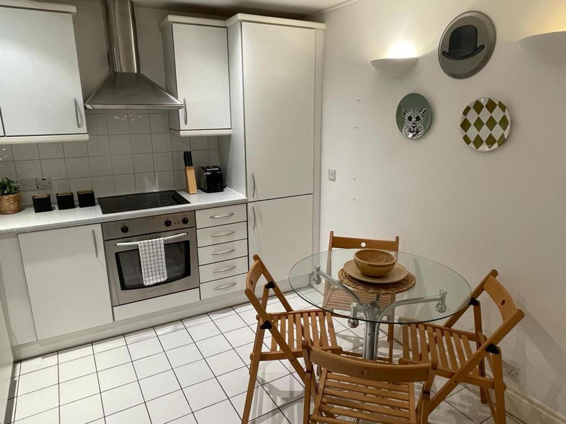 Appartamento 2 Bed Apt- Sleeps 4 & Pet Friendly *